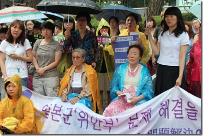 protesting-comfort-women-by-bloggerswithoutborders